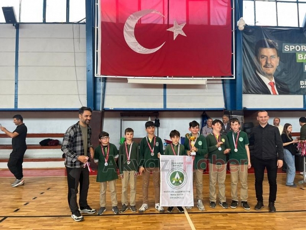 Akyazı'da okullararası voleybol