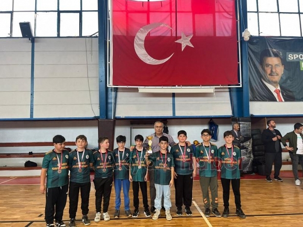 Akyazı'da okullararası voleybol
