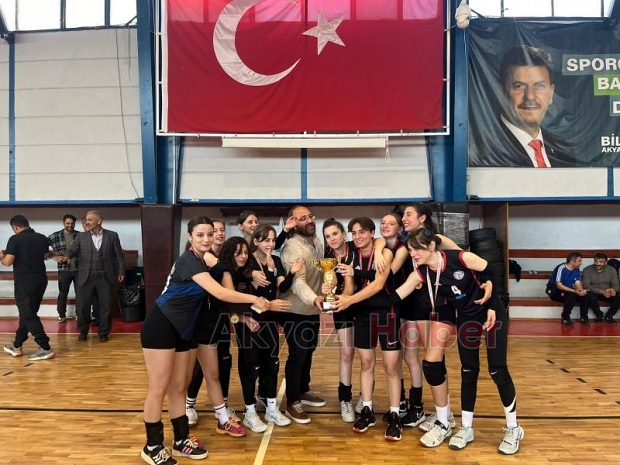 Akyazı'da okullararası voleybol