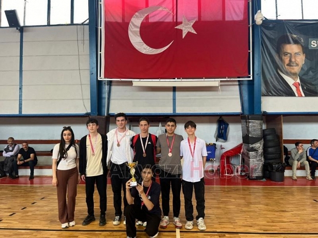 Akyazı'da okullararası voleybol