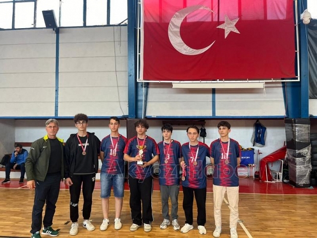 Akyazı'da okullararası voleybol