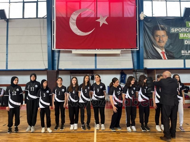 Akyazı'da okullararası voleybol
