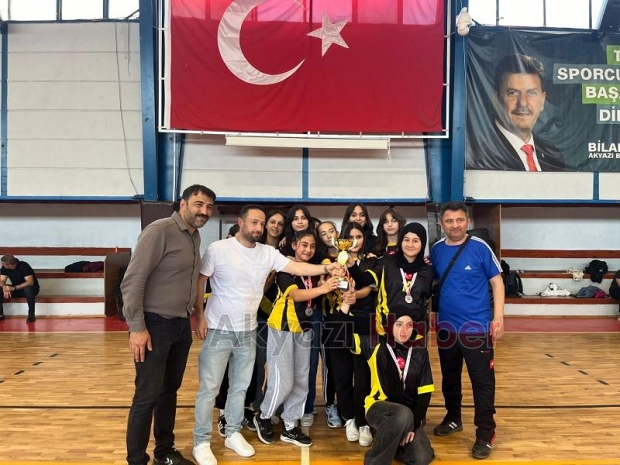 Akyazı'da okullararası voleybol