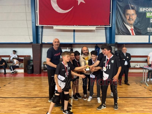 Akyazı'da okullararası voleybol