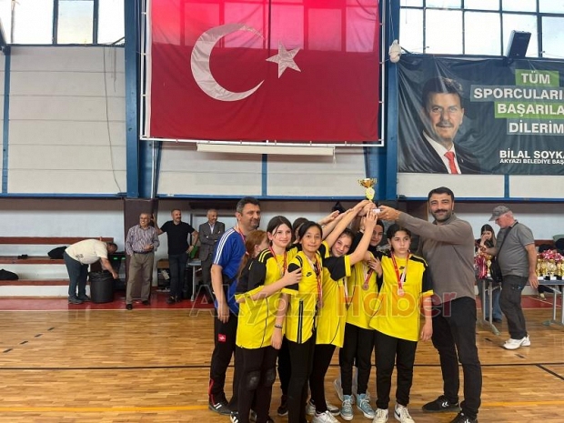 Akyazı'da okullararası voleybol