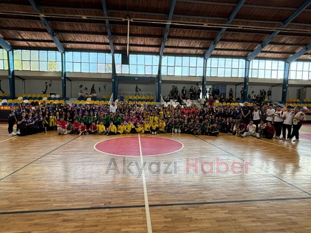 Akyazı'da okullararası voleybol