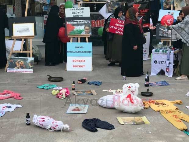 Gazze için Akyazıda sessiz eylem nöbeti sürüyor