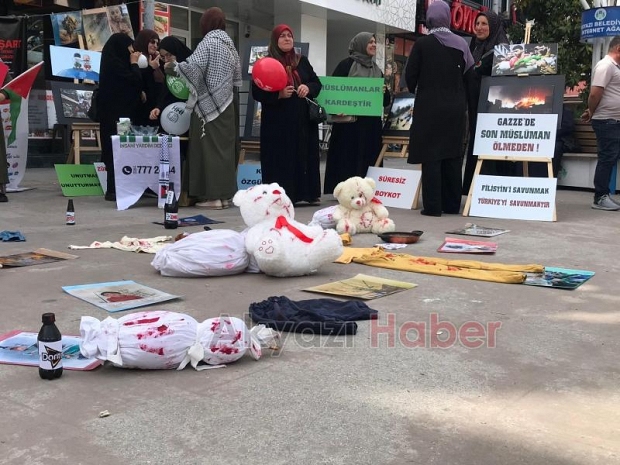 Gazze için Akyazıda sessiz eylem nöbeti sürüyor