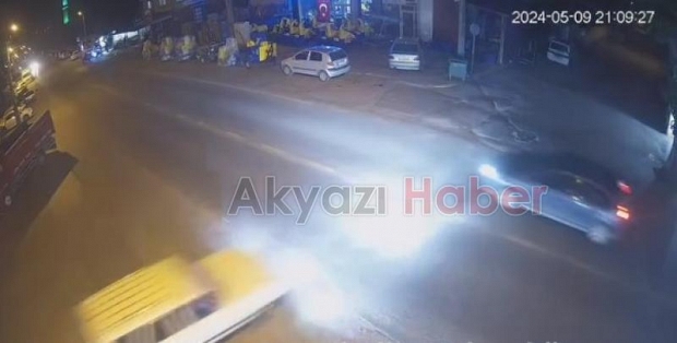Akyazı'da 1 kişinin yaralandığı kaza kamerada