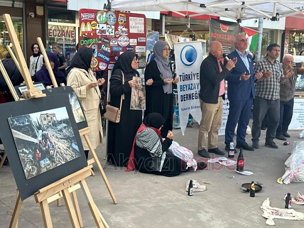 Akyazı'da STK'lardan Gazze nöbeti