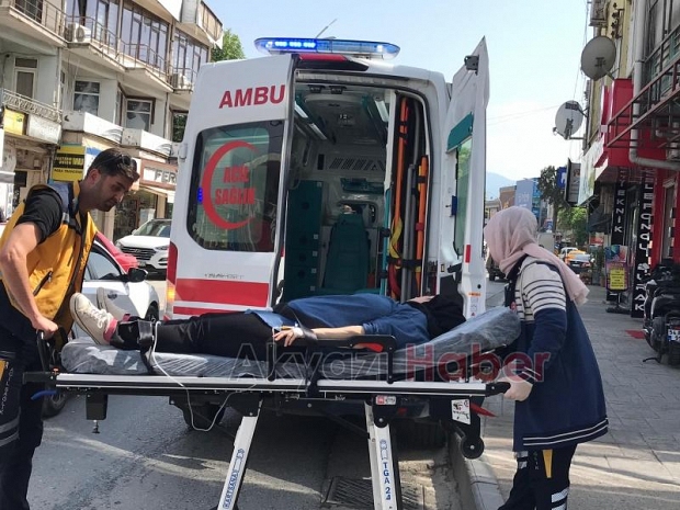 Bir anda yere yığıldı: Ambulansla hastaneye kaldırıldı