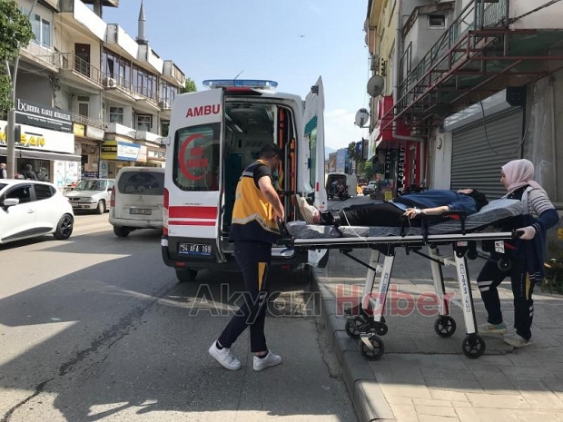 Bir anda yere yığıldı: Ambulansla hastaneye kaldırıldı