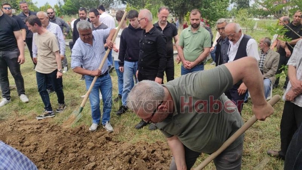 Akyazı'da yaşayan hatice ateş son yolculuğuna uğurlandı 