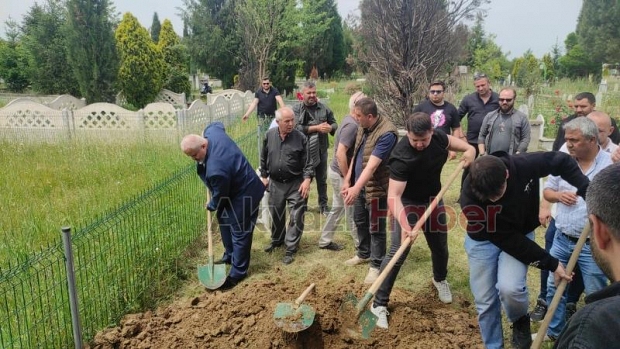 Akyazı'da yaşayan hatice ateş son yolculuğuna uğurlandı 