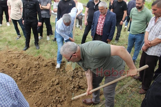Akyazı'da yaşayan hatice ateş son yolculuğuna uğurlandı 