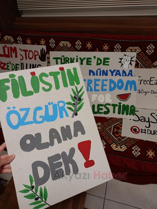 Akyazı'da üniversiteliler Filistin ve Doğu Türkistan için yürüdü