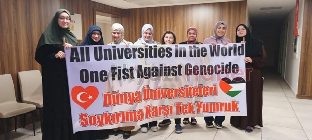 Akyazı'da üniversiteliler Filistin ve Doğu Türkistan için yürüdü