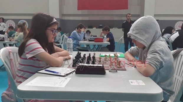 Akyazı'da Satranç Turnuvası Çekişmeli Geçti!