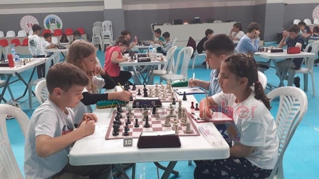 Akyazı'da Satranç Turnuvası Çekişmeli Geçti!