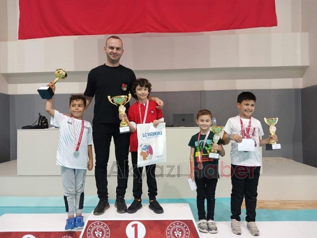 Akyazı'da Satranç Turnuvası Çekişmeli Geçti!