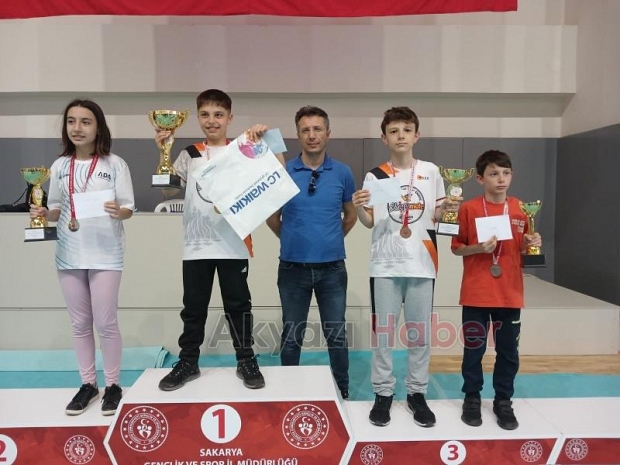 Akyazı'da Satranç Turnuvası Çekişmeli Geçti!