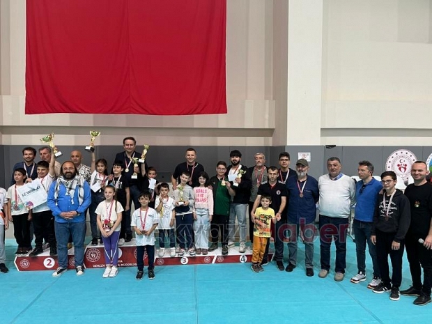 Akyazı'da Satranç Turnuvası Çekişmeli Geçti!