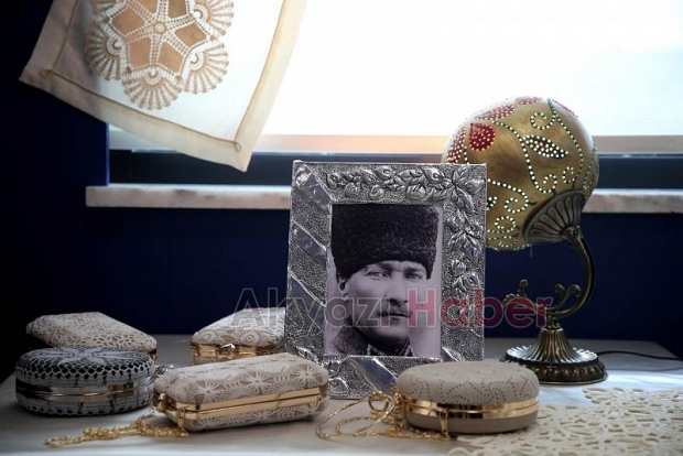 Akyazı SAMEK'te yıl sonu sergisi