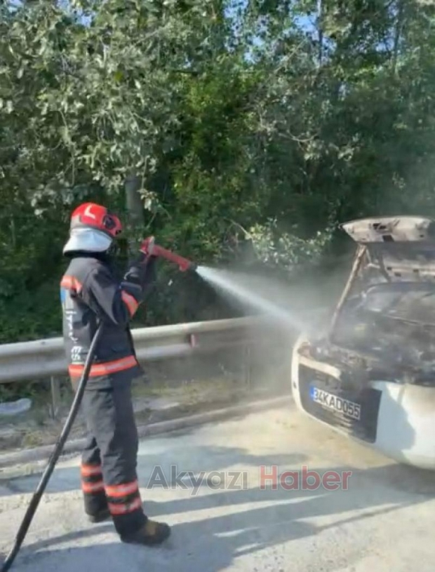 Otoyolda alev alan araca itfaiye müdahale etti