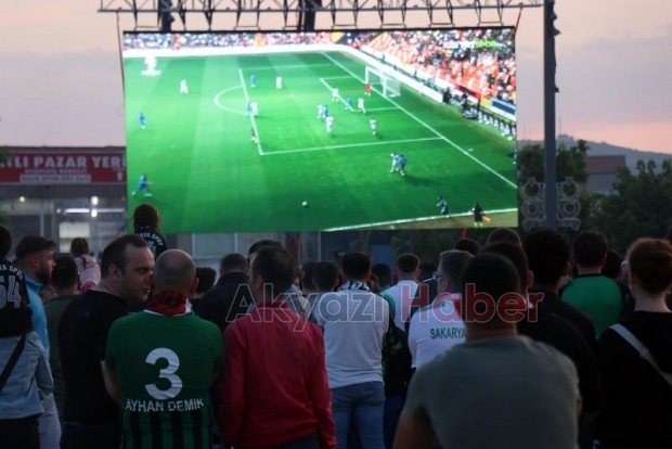 Final Maçını Dev Ekrandan Takip Ettiler