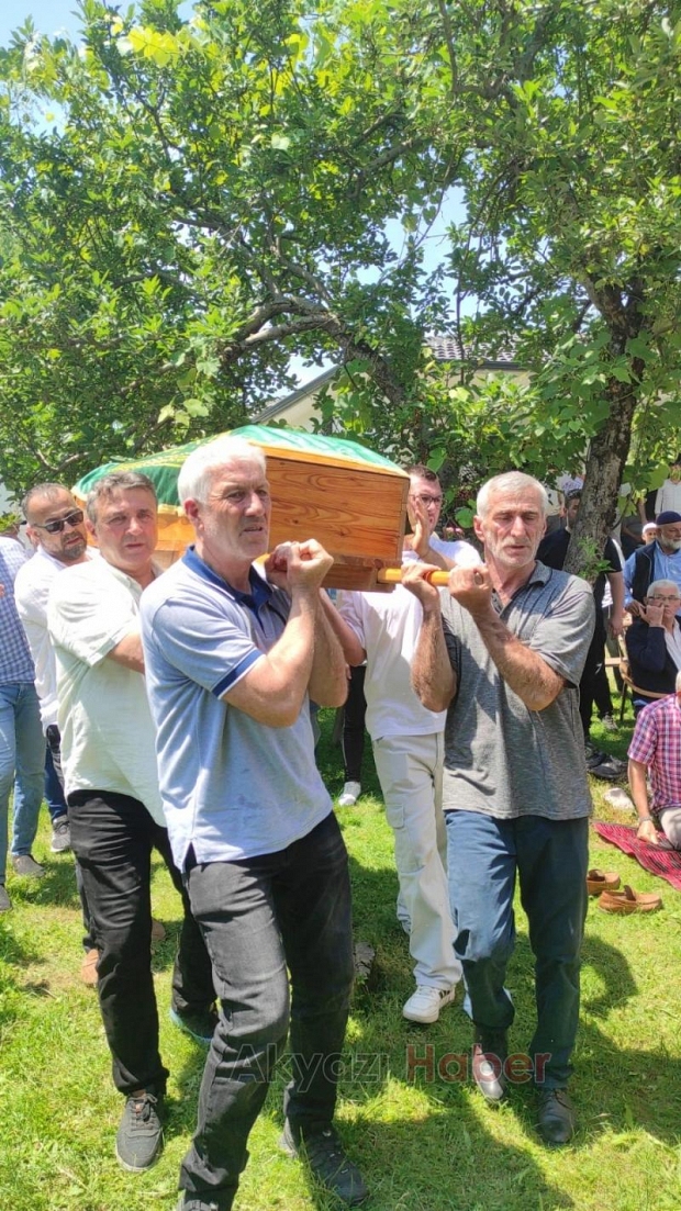 Ercay Eker Defnedildi
