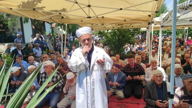 Ercay Eker Defnedildi