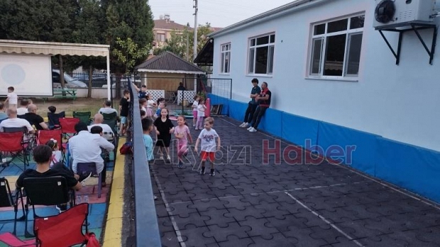 Cumhuriyet anaokulunda açık hava çocuk sineması