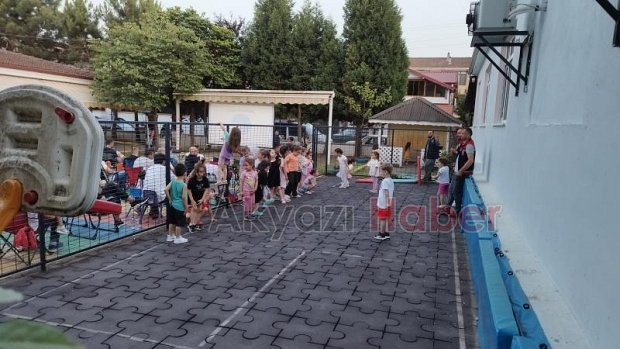 Cumhuriyet anaokulunda açık hava çocuk sineması