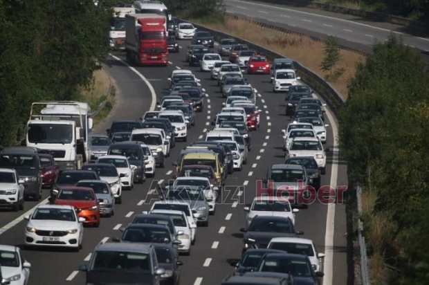 Akın akın gidiyorlar: Bayram trafiği havadan görüntülendi...