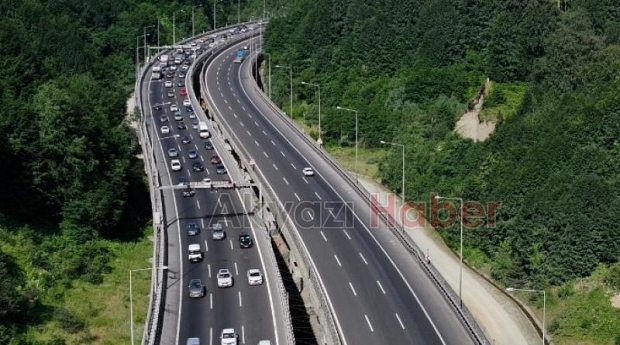 Akın akın gidiyorlar: Bayram trafiği havadan görüntülendi...
