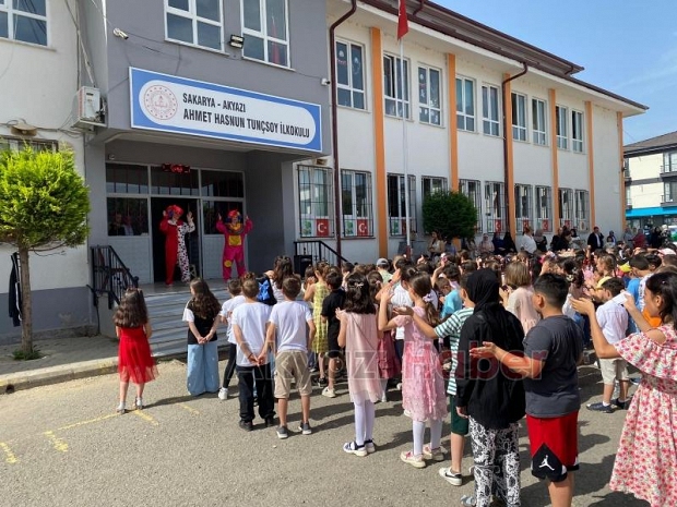 Muhtardan karne gününde renkli sürpriz