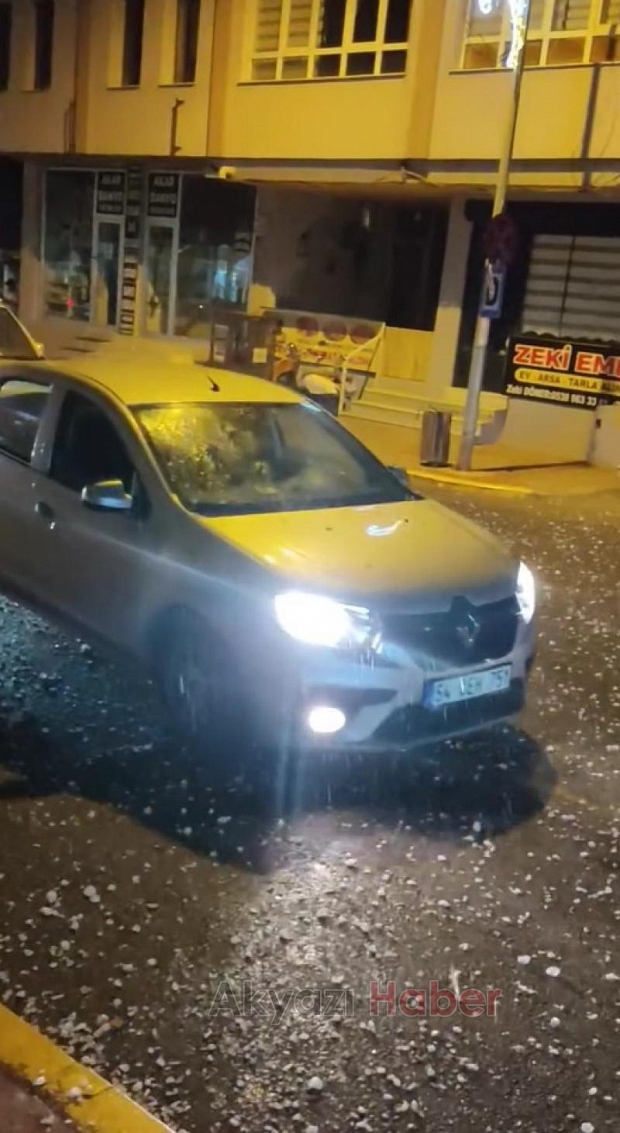 Ferizli'de ceviz büyüklüğünde dolu yağdı