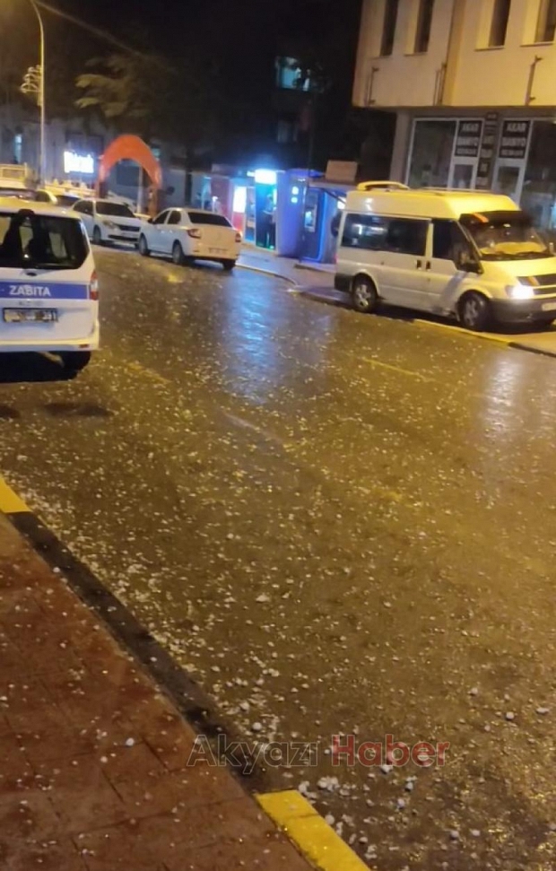Ferizli'de ceviz büyüklüğünde dolu yağdı