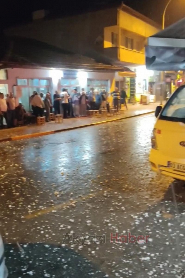 Ferizli'de ceviz büyüklüğünde dolu yağdı
