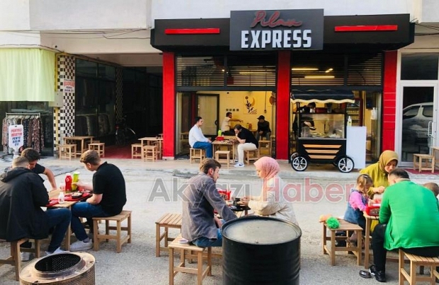 Pilav Express Geri Döndü. Çarşamba Günü 17.00-01.00 Arasında Lezzet Şölenine Davetlisiniz!