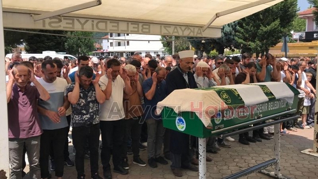 Kazada ölen 17 yaşındaki genç, son yolculuğuna uğurlandı