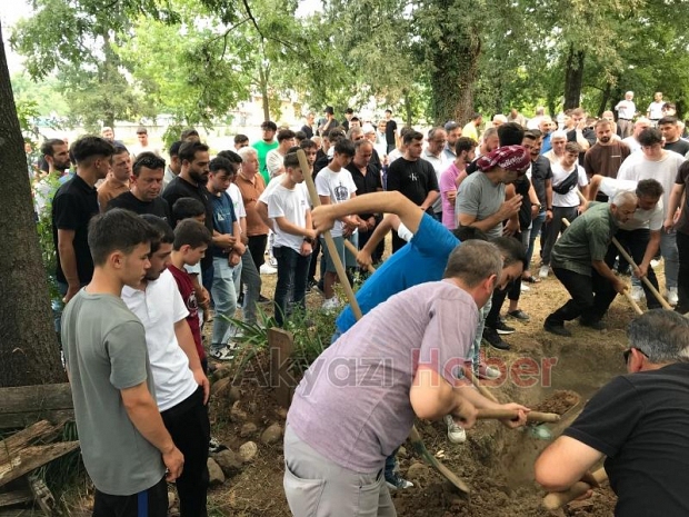 Kazada ölen 17 yaşındaki genç, son yolculuğuna uğurlandı
