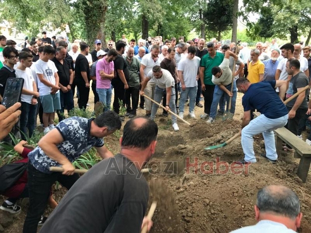Kazada ölen 17 yaşındaki genç, son yolculuğuna uğurlandı
