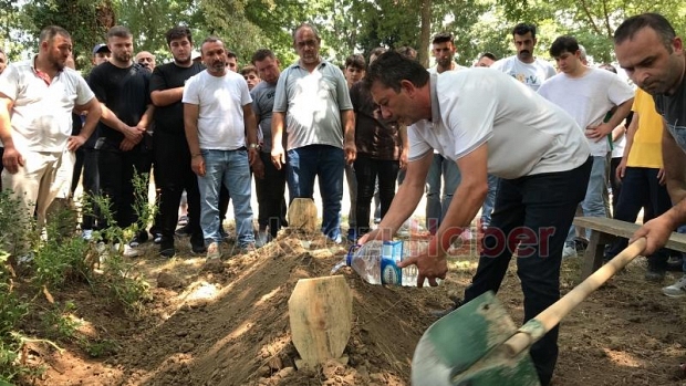 Kazada ölen 17 yaşındaki genç, son yolculuğuna uğurlandı