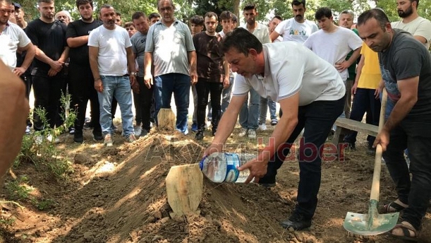 Kazada ölen 17 yaşındaki genç, son yolculuğuna uğurlandı