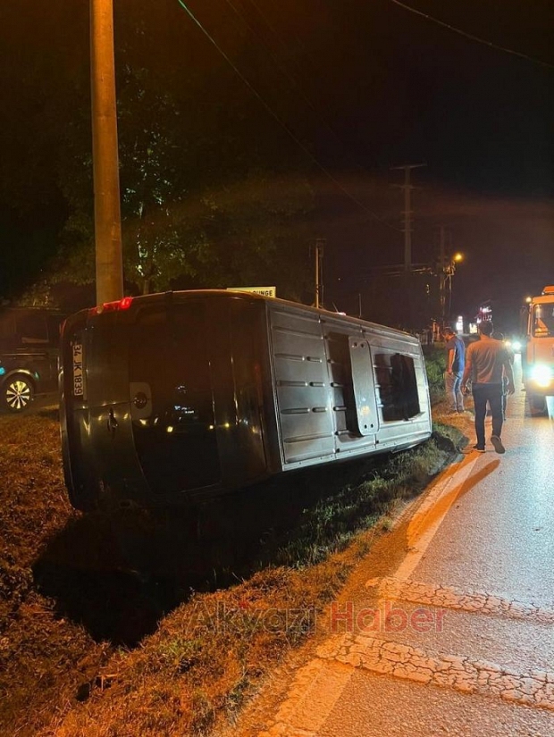 VİP minibüs kanala devrildi