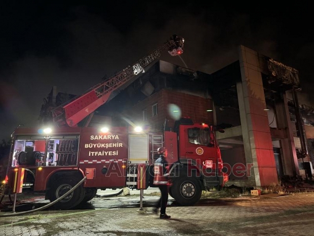 Kozmetik fabrikası yangınından fotoğraflar
