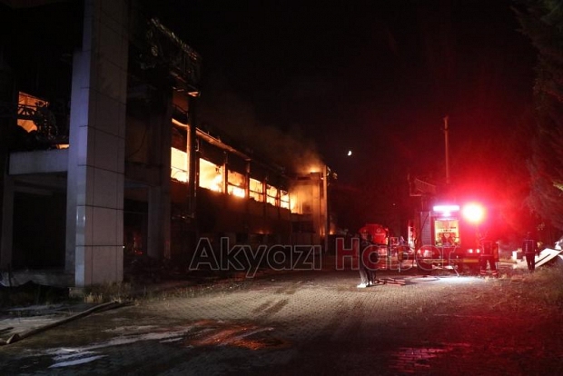 Kozmetik fabrikası yangınından fotoğraflar