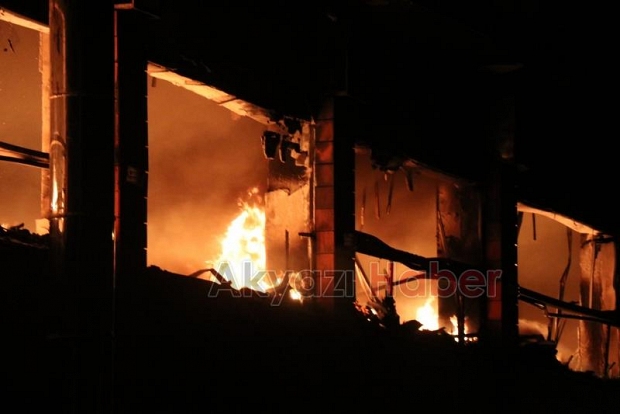 Kozmetik fabrikası yangınından fotoğraflar