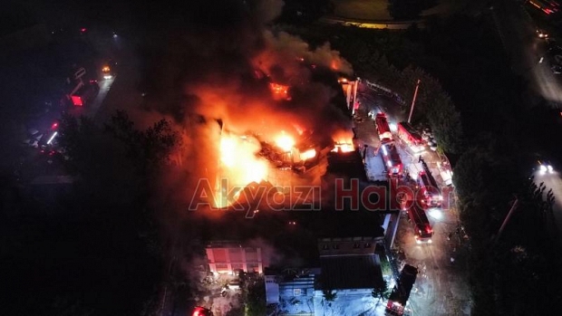 Kozmetik fabrikası yangınından fotoğraflar